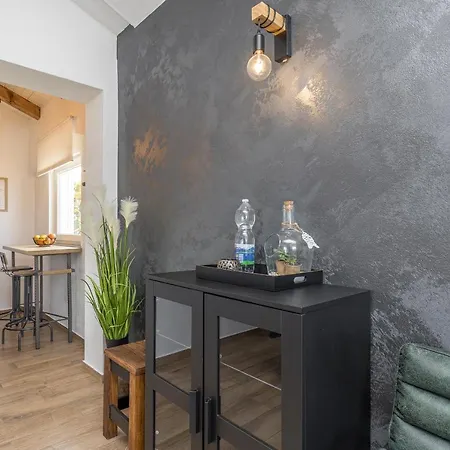 Apartment Hrestak *
