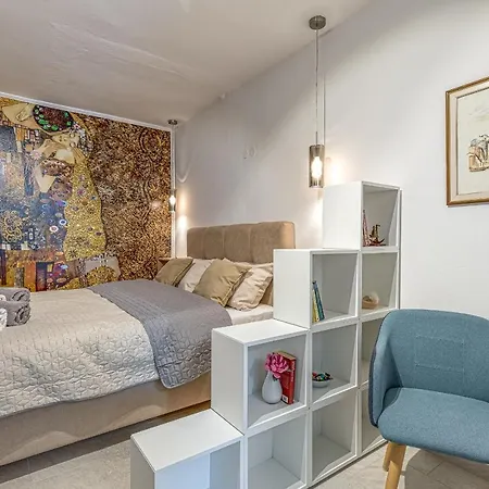 Hrestak Apartment *