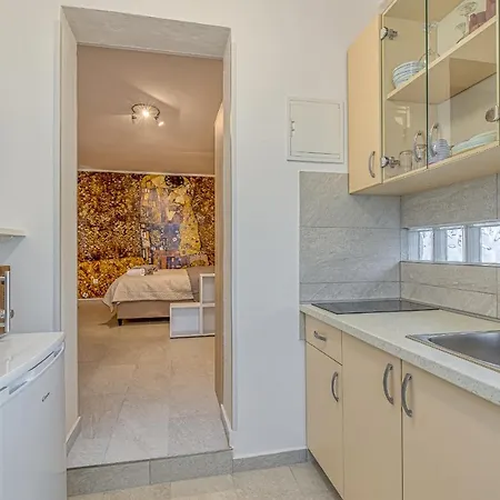 Hrestak Apartment *