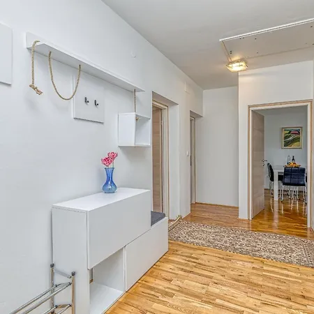 Apartment Hrestak